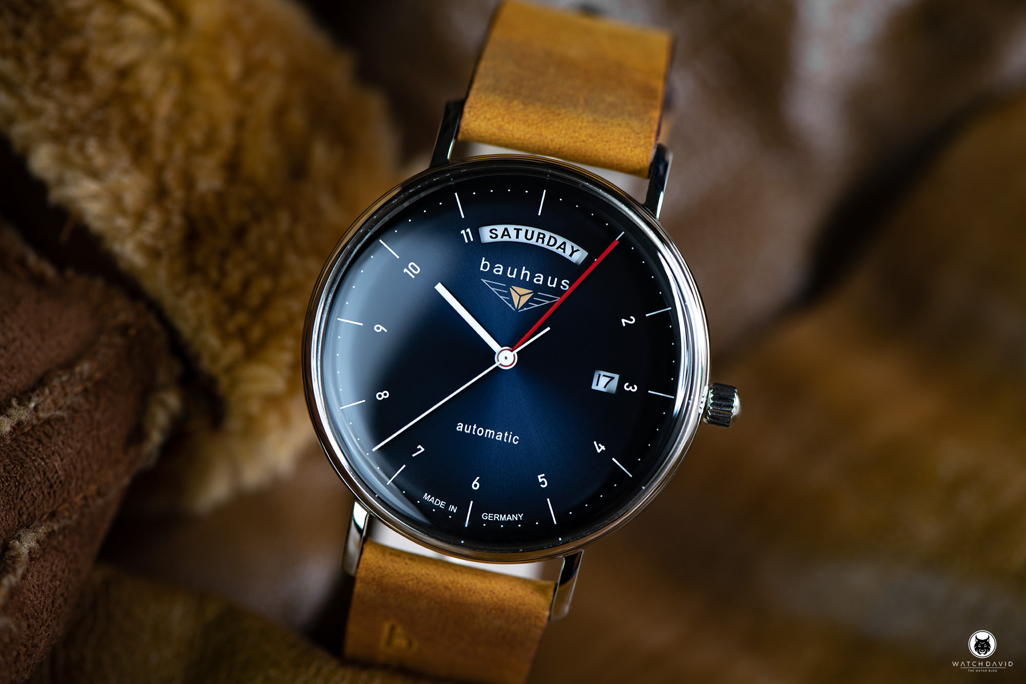 Bauhaus Automatic Watch – WATCHDAVID® Review 2162
